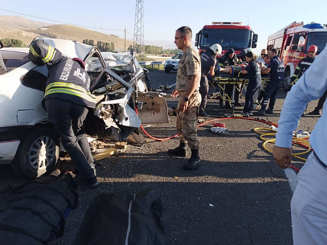 Demir yığınına dönen otomobillerden acı çıktı: 4 ölü, 4 yaralı 1